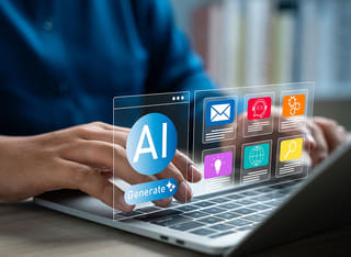 Principiante en criptomonedas aprendiendo las nociones básicas del trading automatizado con IA