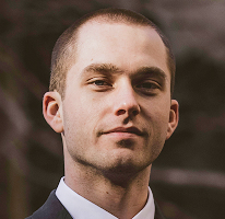 Thomas Whitfield en un retrato como analista de trading y experto en el mercado cripto